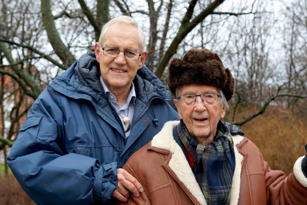 2018, Æresmedlem Jens Bjerre, 96 og Kaare Vagner, 72. Fotograf Henrik Højmark 2018: Æresmedlem Jens Bjerre(96) og Kaare Vagner(72) ved Peter Freuchens varde ved Langelinje ved den årligehøjtidelighed. Fotograf Henrik Højmark