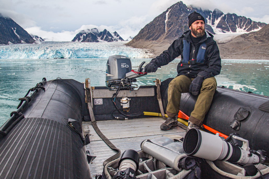 Fotograf Uri Løvevild Golman på Svalbard. Fotograf Henrik Egede-Lassen